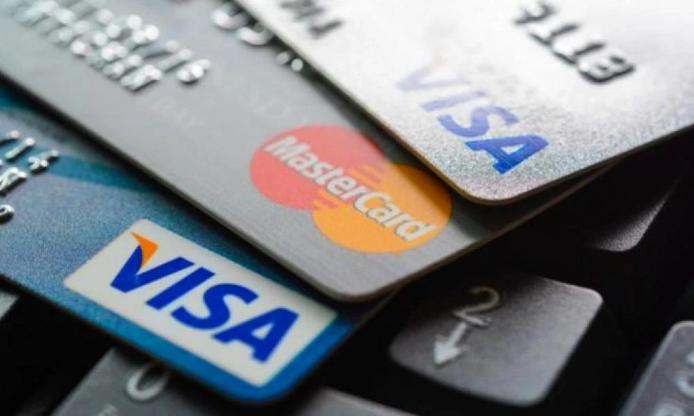Ένας 50χρονος συνελήφθη για μεγάλες απάτες με προπληρωμένες κάρτες